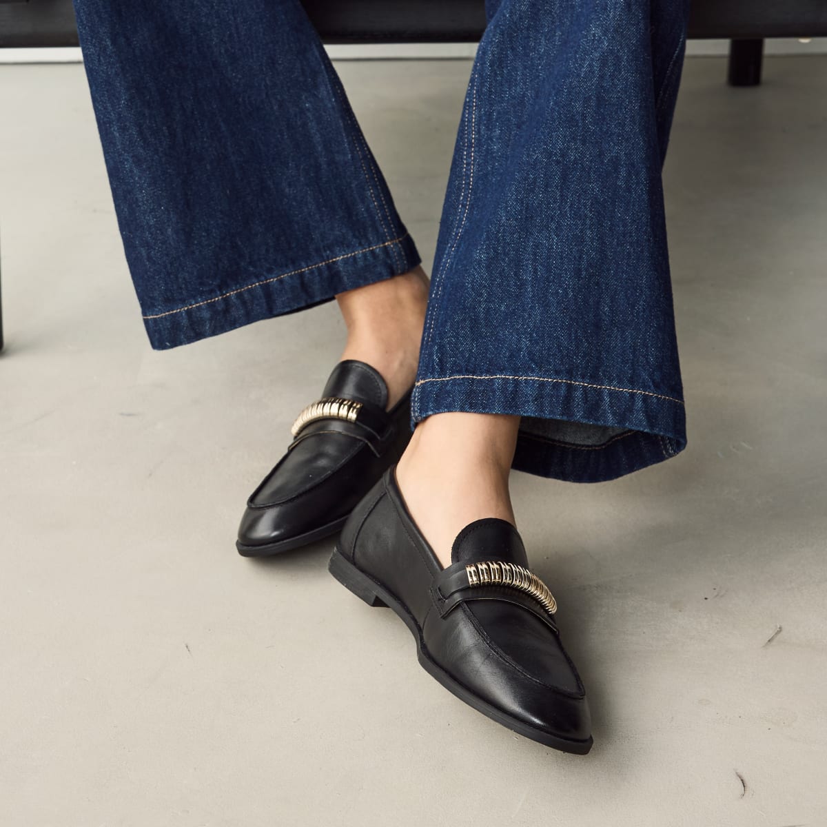 ELEGANTES LEDER