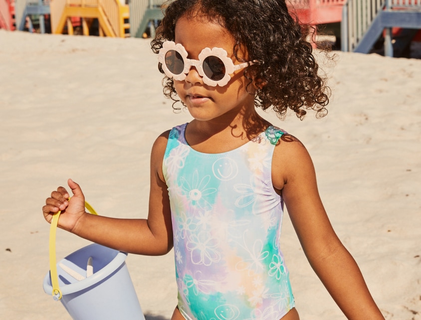 GIRLS' HOLIDAY SHOP